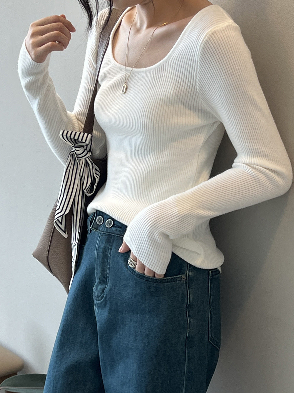 【骨格ストレート】オープンネックフィットニットトップス