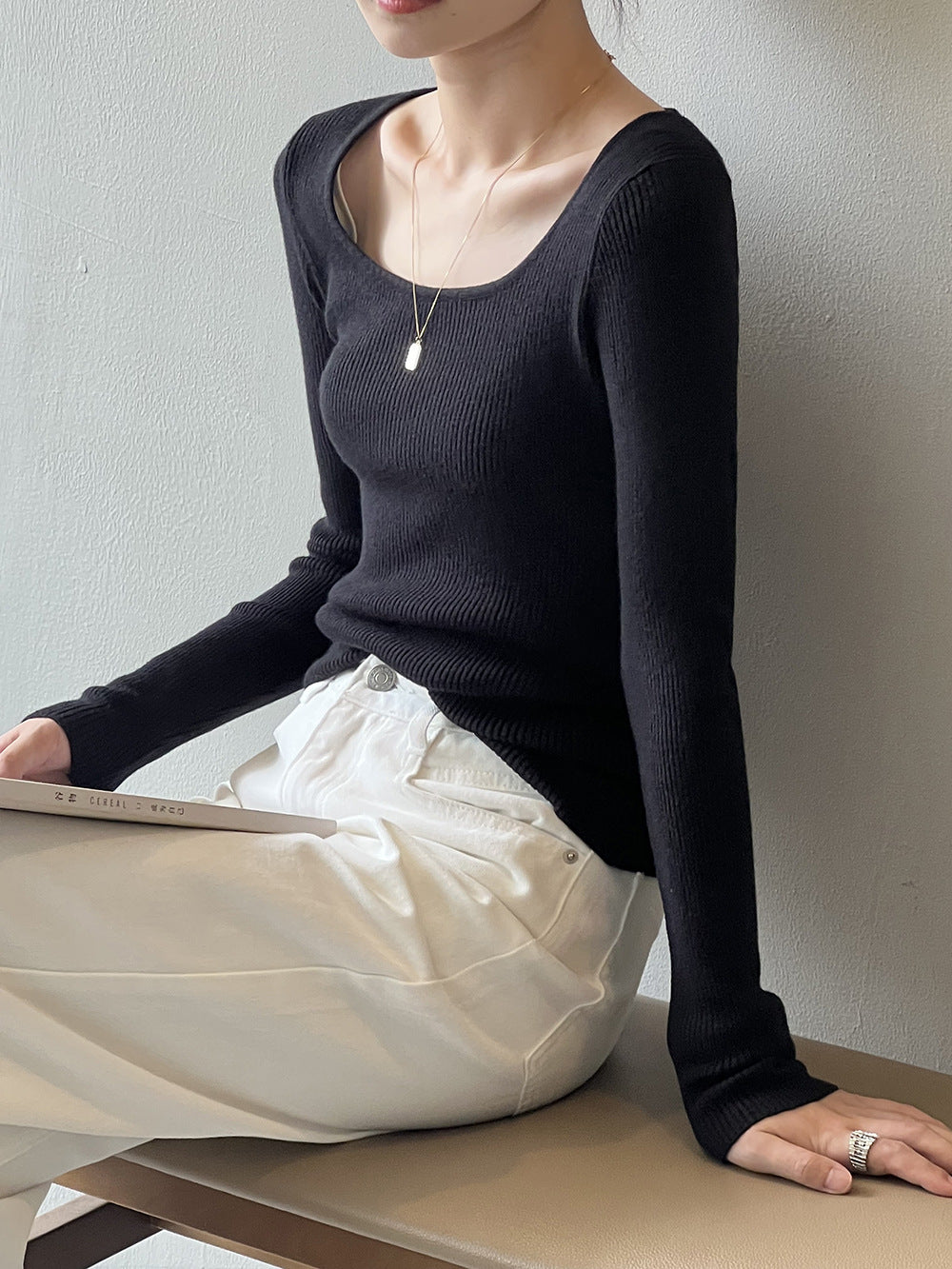 【骨格ストレート】オープンネックフィットニットトップス