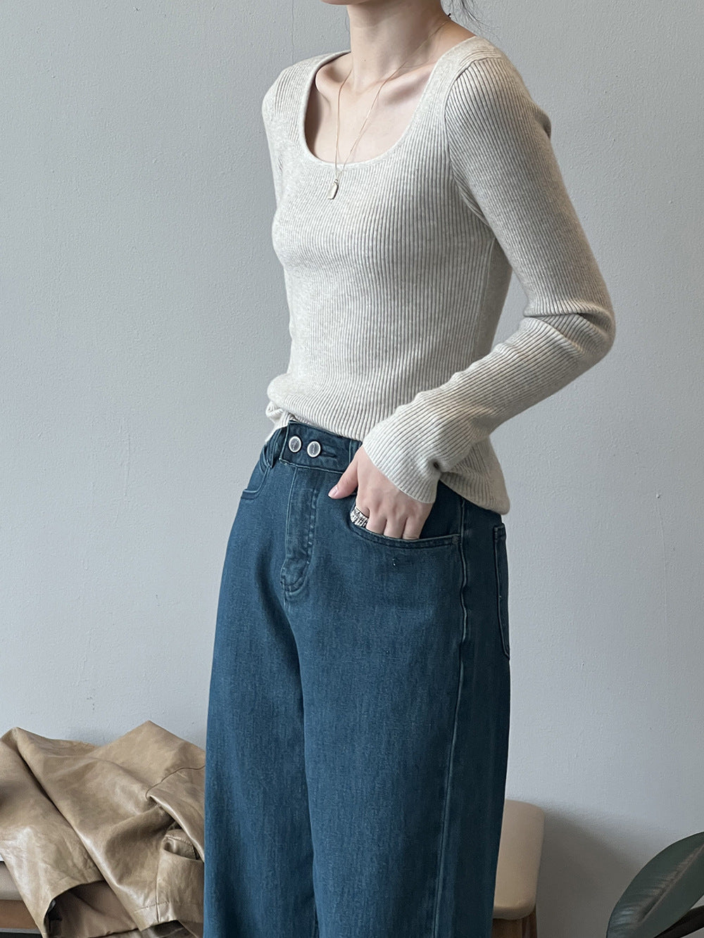 【骨格ストレート】オープンネックフィットニットトップス