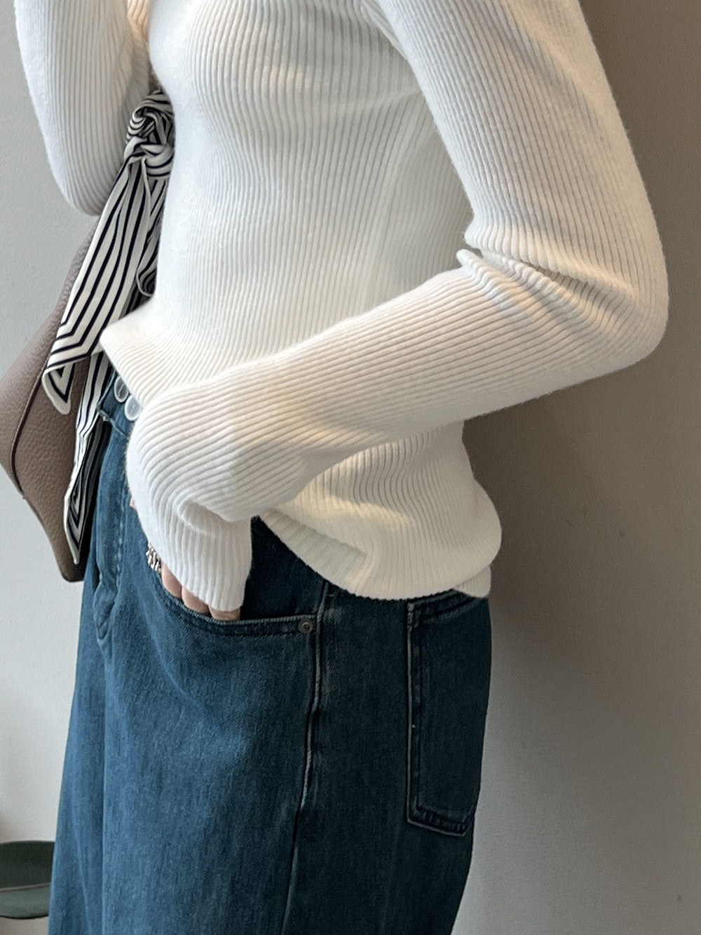 【骨格ストレート】オープンネックフィットニットトップス
